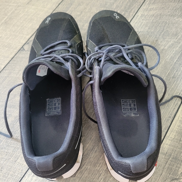 ON Running Cloud 5 Black White Shoes Sneaker Woman's Sz 9.5 - Picture 9 of 11